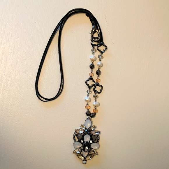 Large Pendant Necklace with leather strap - Picture 2 of 6